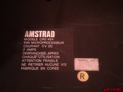 Amstrad CPC 464 - Version R (Vignette "R" jaune. P/N de la carte mère : Z70200 - MC0002C. P/N du clavier : Z70211 - ESU-241.)