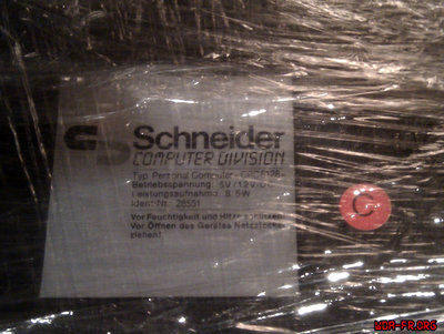 Schneider CPC 6128 - Version C (Vignette "C" rouge. P/N de la Carte mère : Z70290 (1985). P/N du Clavier : Z70221 - ESU-244.)
