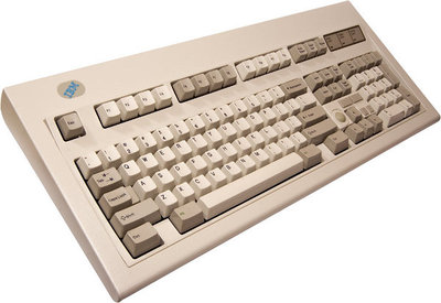 Un Model M avec trackball intégré.