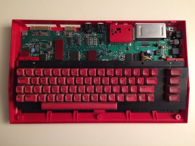 c64_red_sans_capot.jpg