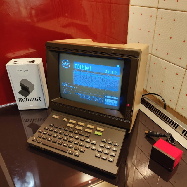 Echo du service 3615 Télétel, via MiniMit, sur un Minitel 2 RTIC 9 NFZ 330 !