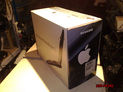 Boite d'un Apple PowerBook "Bronze" G3-400.